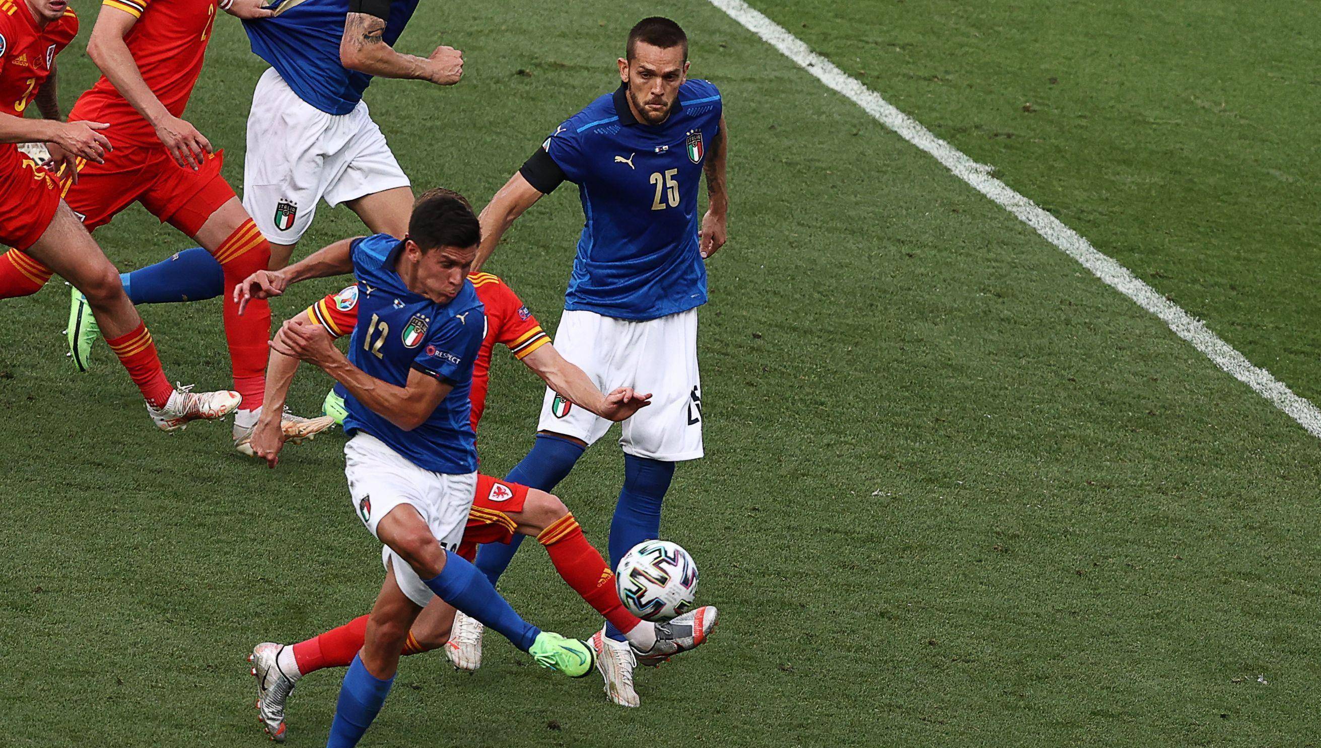 里程碑夜夏洛特黄蜂手感冰凉，欧冠转会期刷纪录，球迷炸锅，球探报告显示潜力的简单介绍