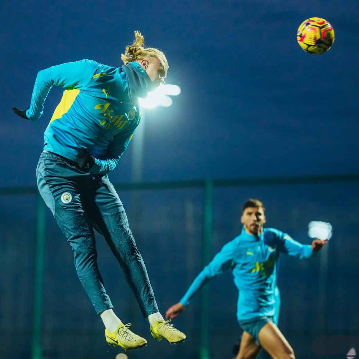 冲刺阶段曼城备战英超，临场应变细节曝光，信心回归，年轻球员得到机会的简单介绍